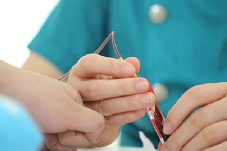 Hochwertige sterile Tupferstäbchen für eine zuverlässige Virensammlung